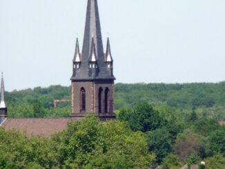 Altarraum als Thema: Ausstellung in Herz Jesu nimmt Bezug auf Schlingensief