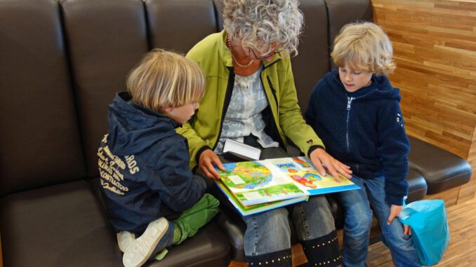 Bilderbuch und Lieder: Vorlesestunde für Zwei und Dreijährige in Hamborn