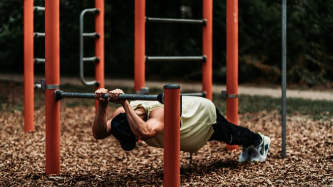 Calisthenicsanlage an der Parkstraße ausgebaut und für Abendbetrieb ausgestattet Calisthenicsanlage an der Parkstraße ausgebaut und für Abendbetrieb ausgestattet