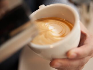 Dezember-Ausgabe von KULT präsentiert Barista-Tipps, Filmstart und Weihnachtsprogramm