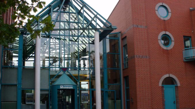 Führung durch Ausstellung Cash! erklärt Herkunft und Funktion des Geldes