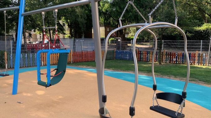 Neuer inklusiver Spielplatz am Schloßberg öffnet, offizielle Einweihung im September geplant Neuer inklusiver Spielplatz am Schloßberg öffnet, offizielle Einweihung im September geplant