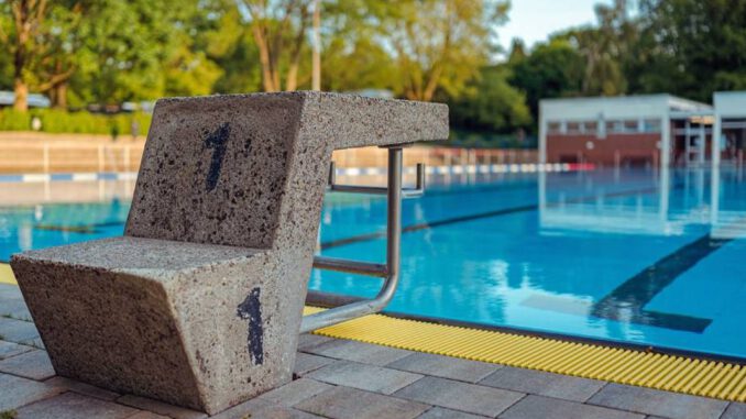 Recklinghausen schließt Hallenbad Süd kurzzeitig und verlegt Personal in Freibäder